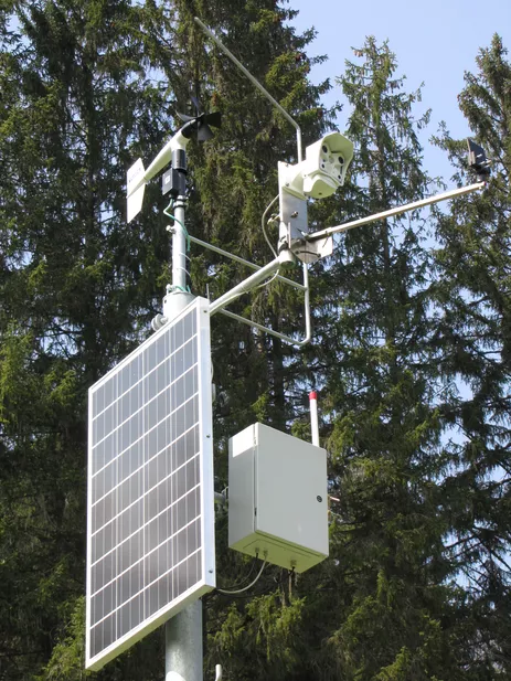 Klimastation Brandwiese mit Kamera (Foto: Dipl.-Ing. C. Schunk)